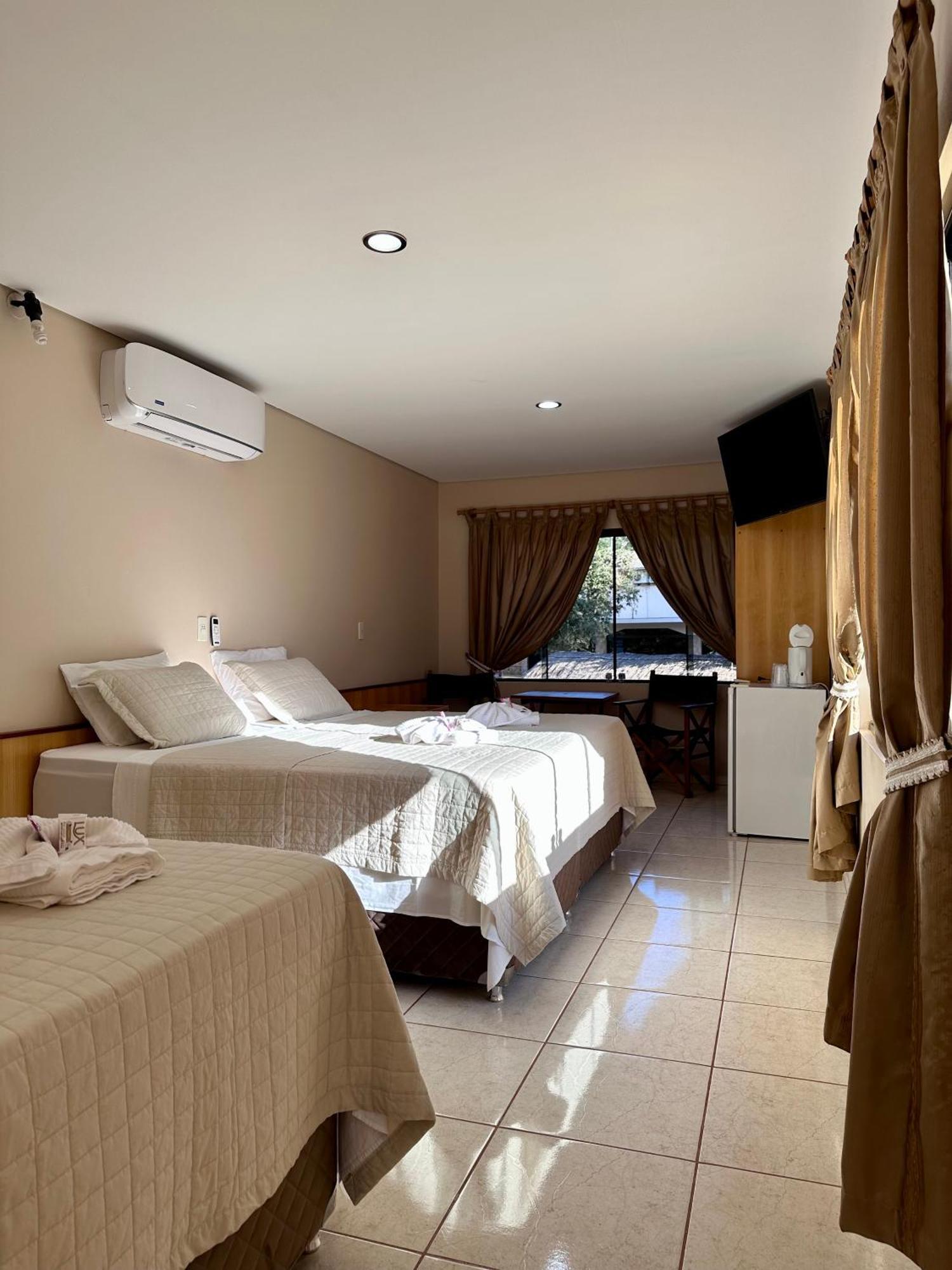 Parque Hotel Manantial Hohenau Exterior photo