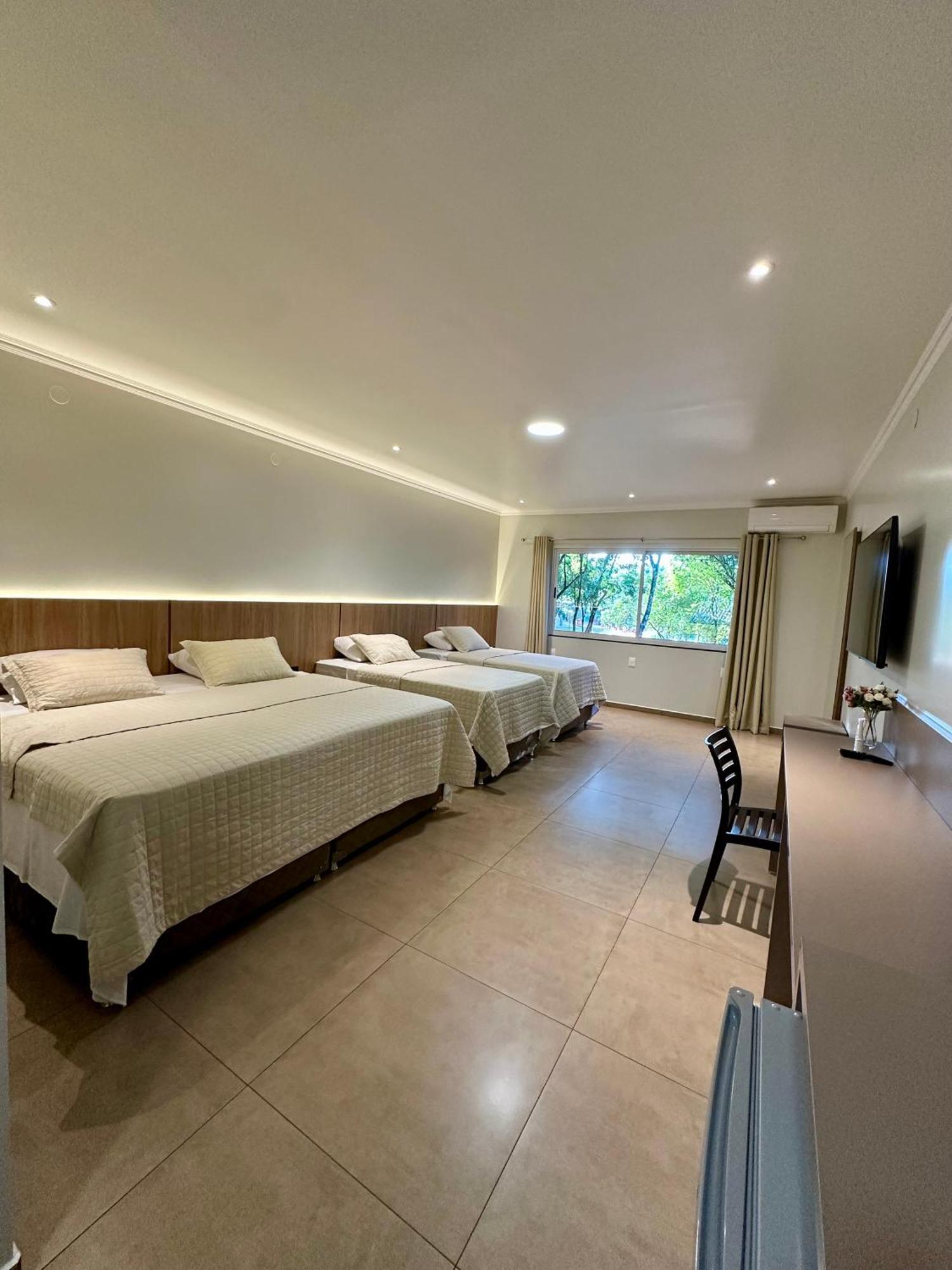 Parque Hotel Manantial Hohenau Exterior photo